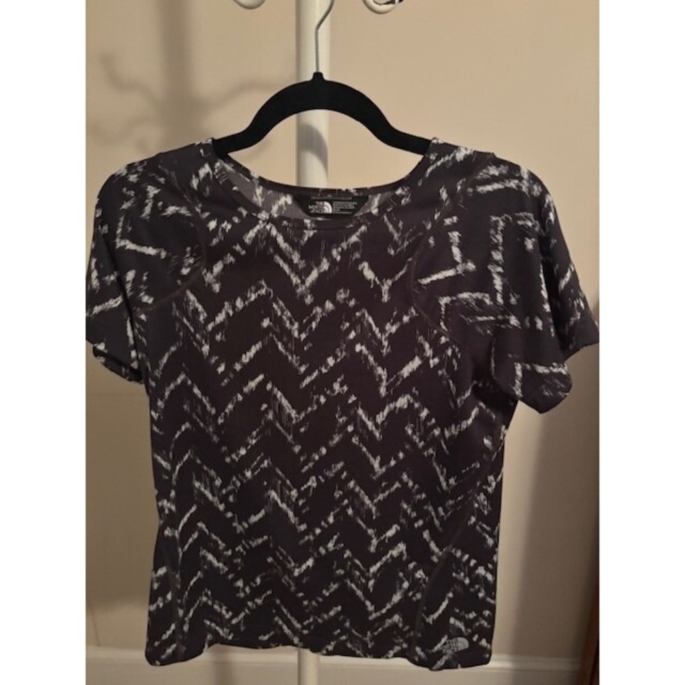 The North Face short sleeve black t-shirt size medium